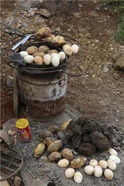 原生故事|大山包上，马粪烤的蛋蛋和糊糊