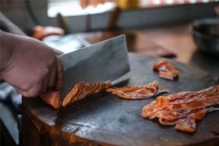 原生故事|高原“鱼生花”丨被味蕾打败的残忍