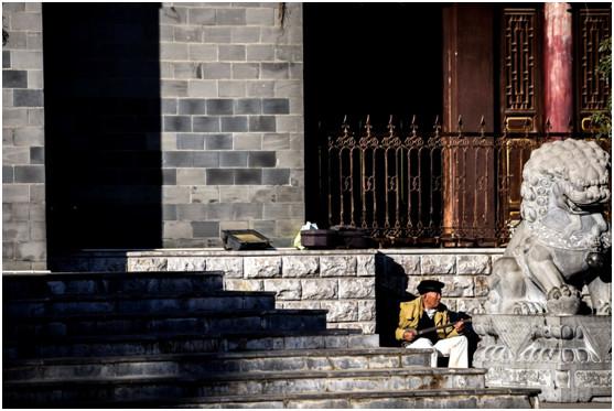 原生故事|昭通古城丨专注于你，就像在黑暗中注目年迈的父母